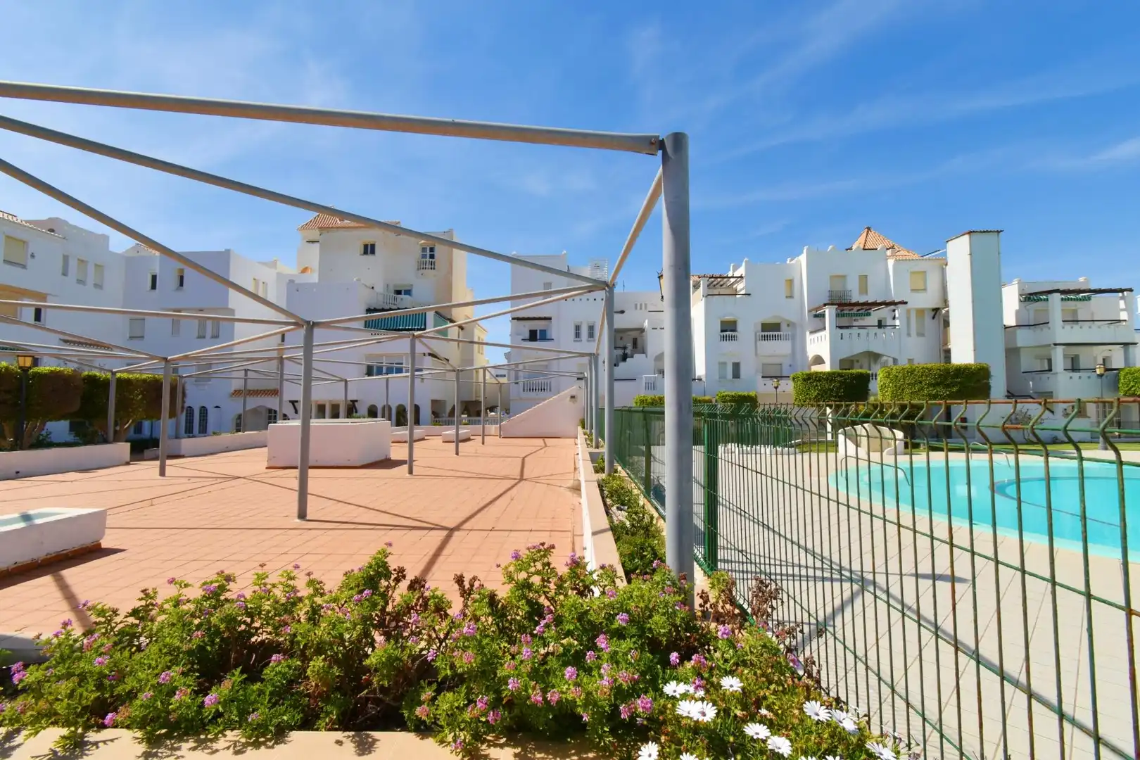 Vista exterior de Piso en venta en El Ejido con Terraza y Piscina comunitaria