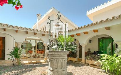 Vista exterior de Casa o xalet en venda en Marbella amb Aire condicionat, Terrassa i Balcó