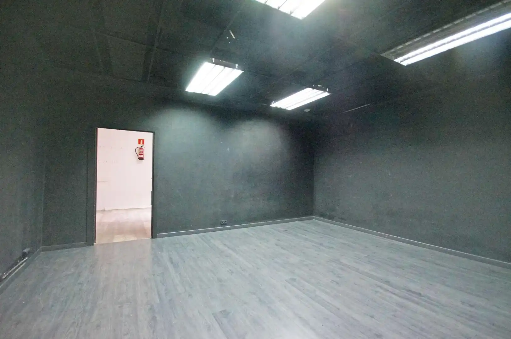 Gewerbefläche zum Verkauf in Carrer Carrer Rosalia de Castro, imagen 8