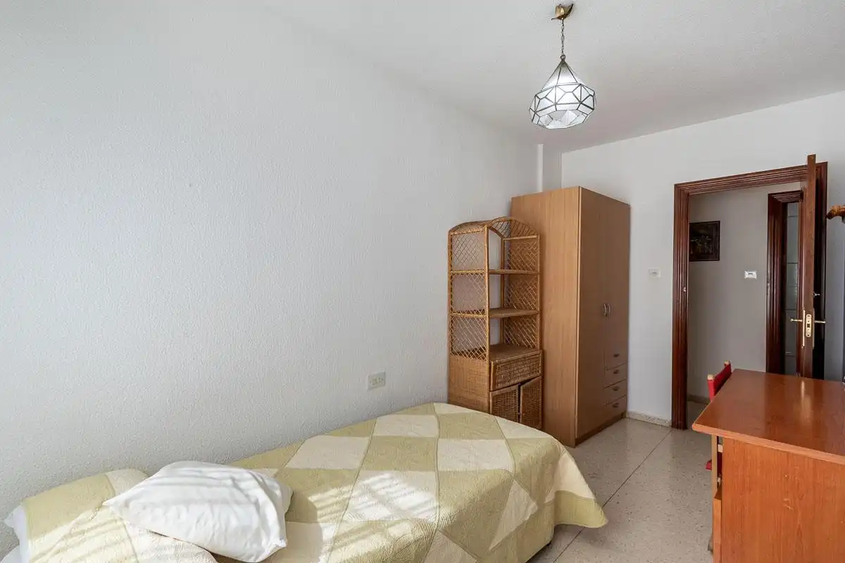 Habitación de Planta baja en venta en Granada con Amueblado