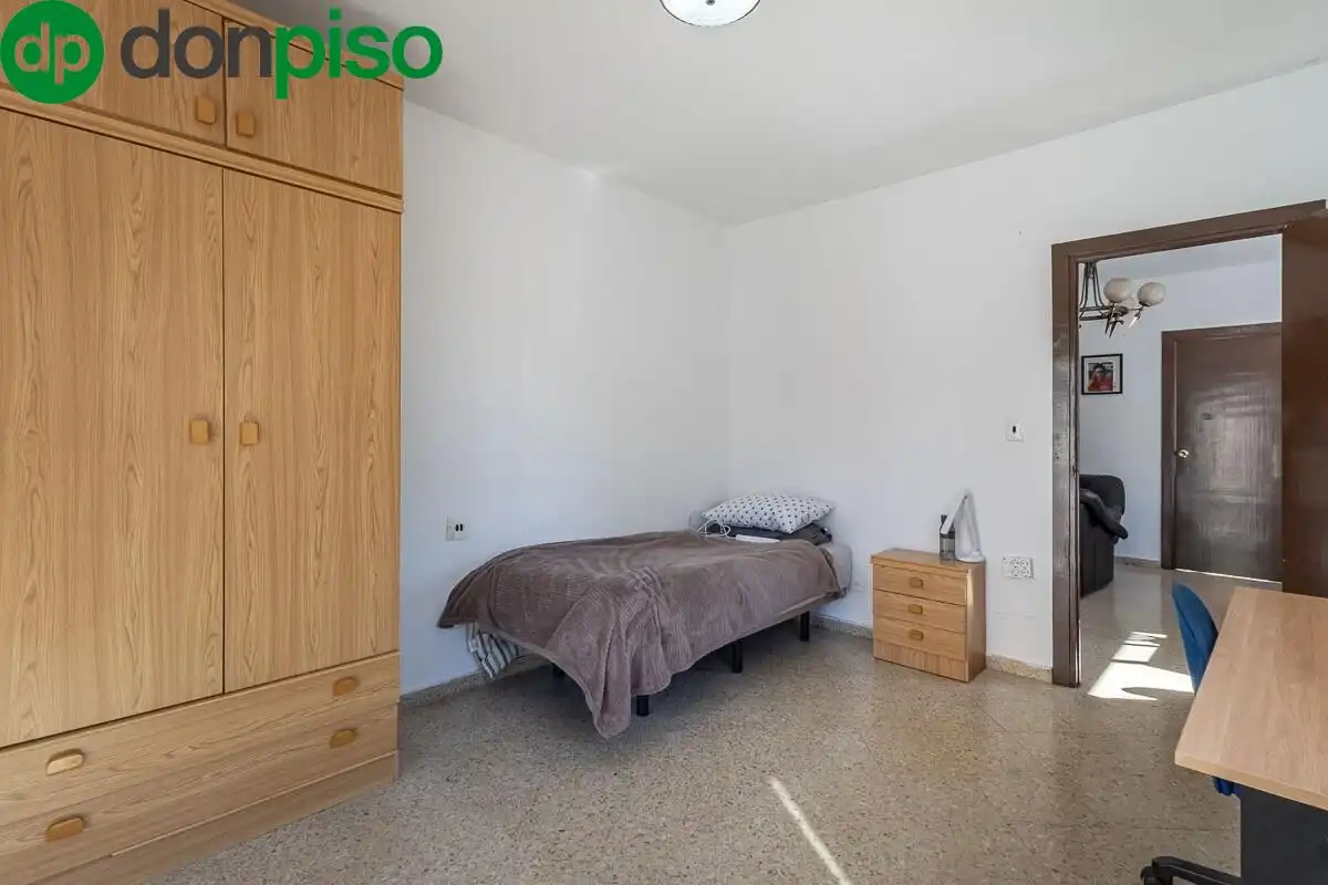 Bedroom of Flat for sale in Granada  with Heating and Balcony