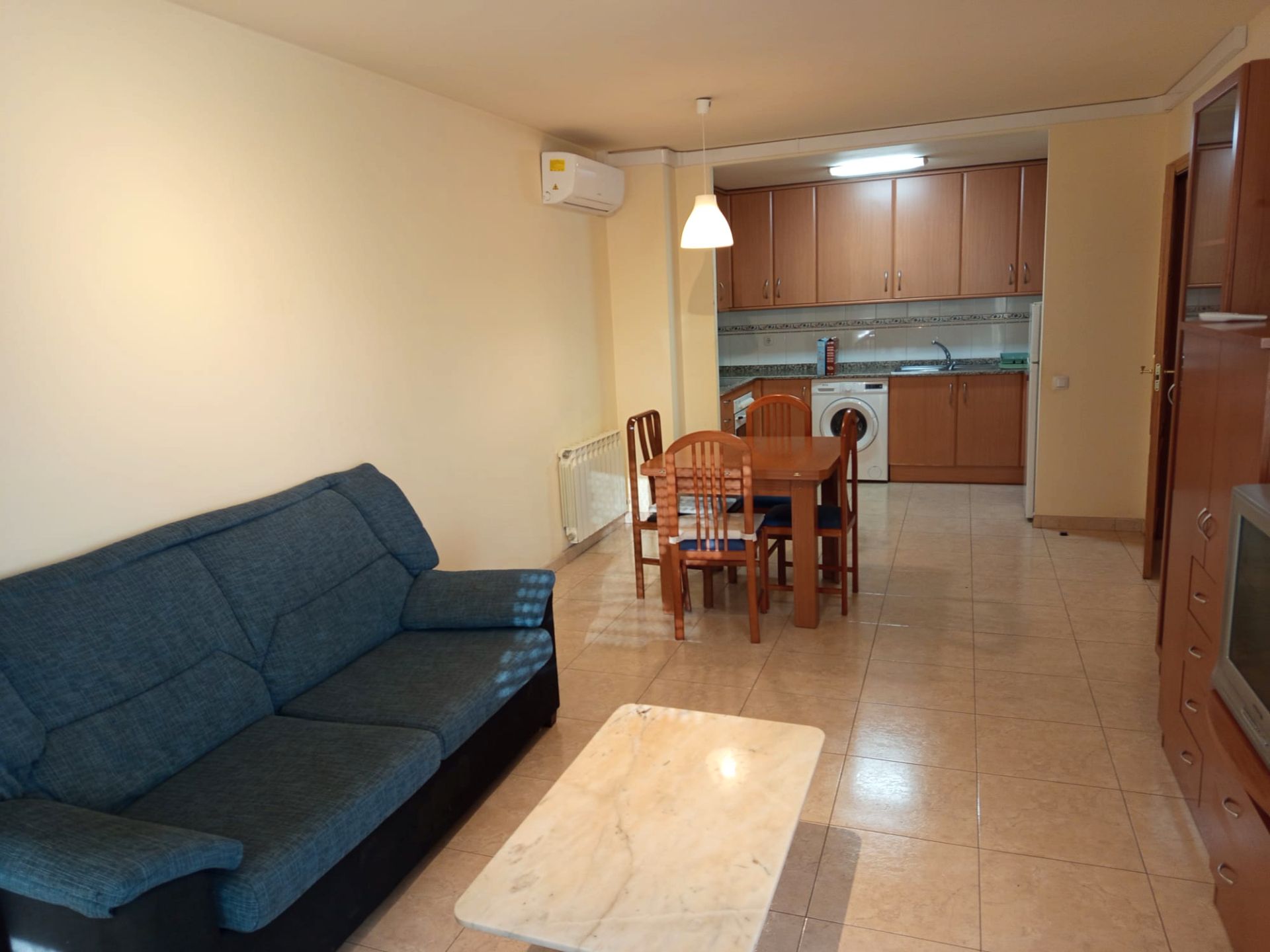 Sala d'estar de Apartament de lloguer en  Lleida Capital amb Calefacció, Parquet i Moblat