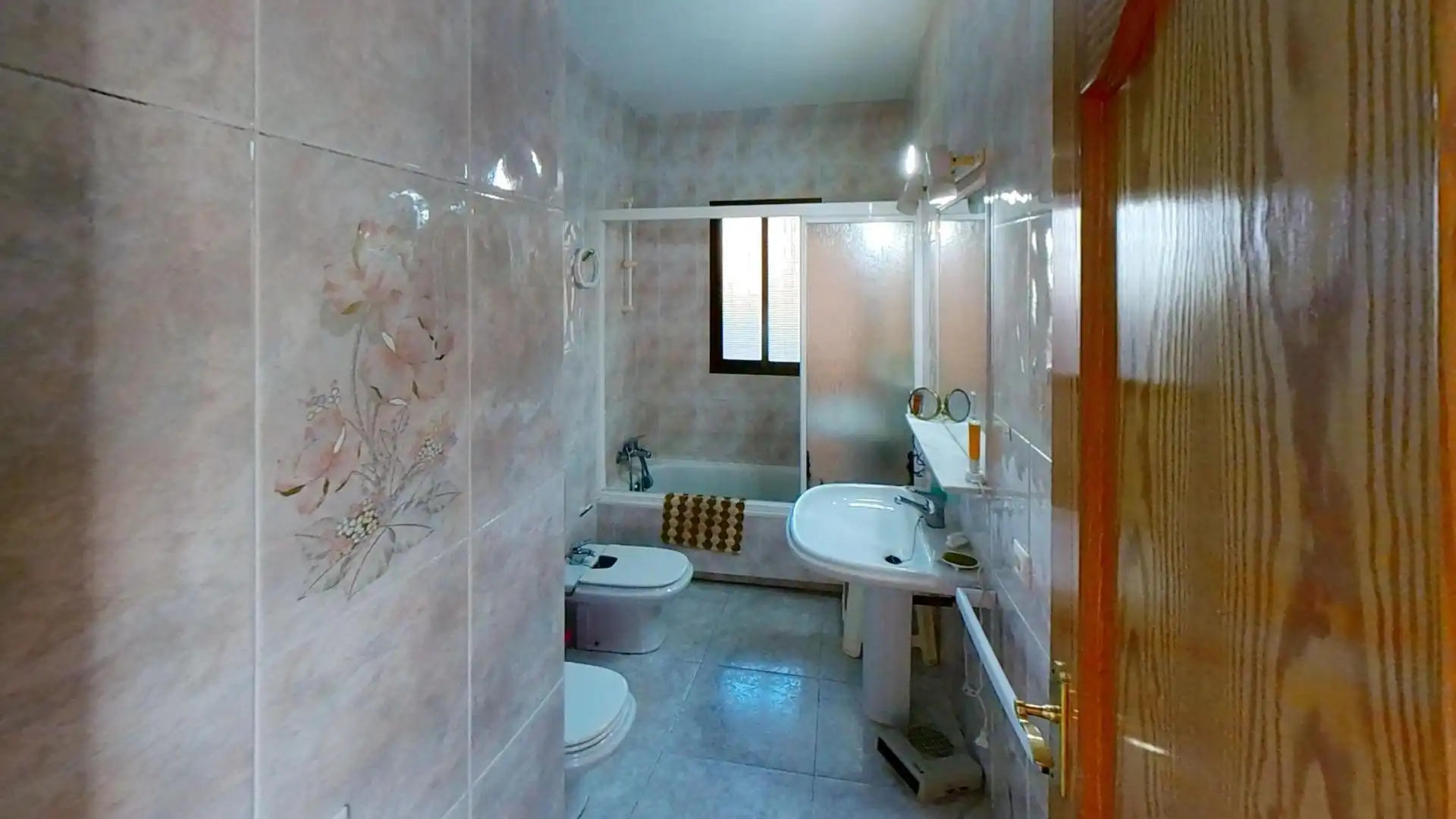 Bany de Casa o xalet en venda en Córdoba amb Aire condicionat, Jardí privat i Terrassa