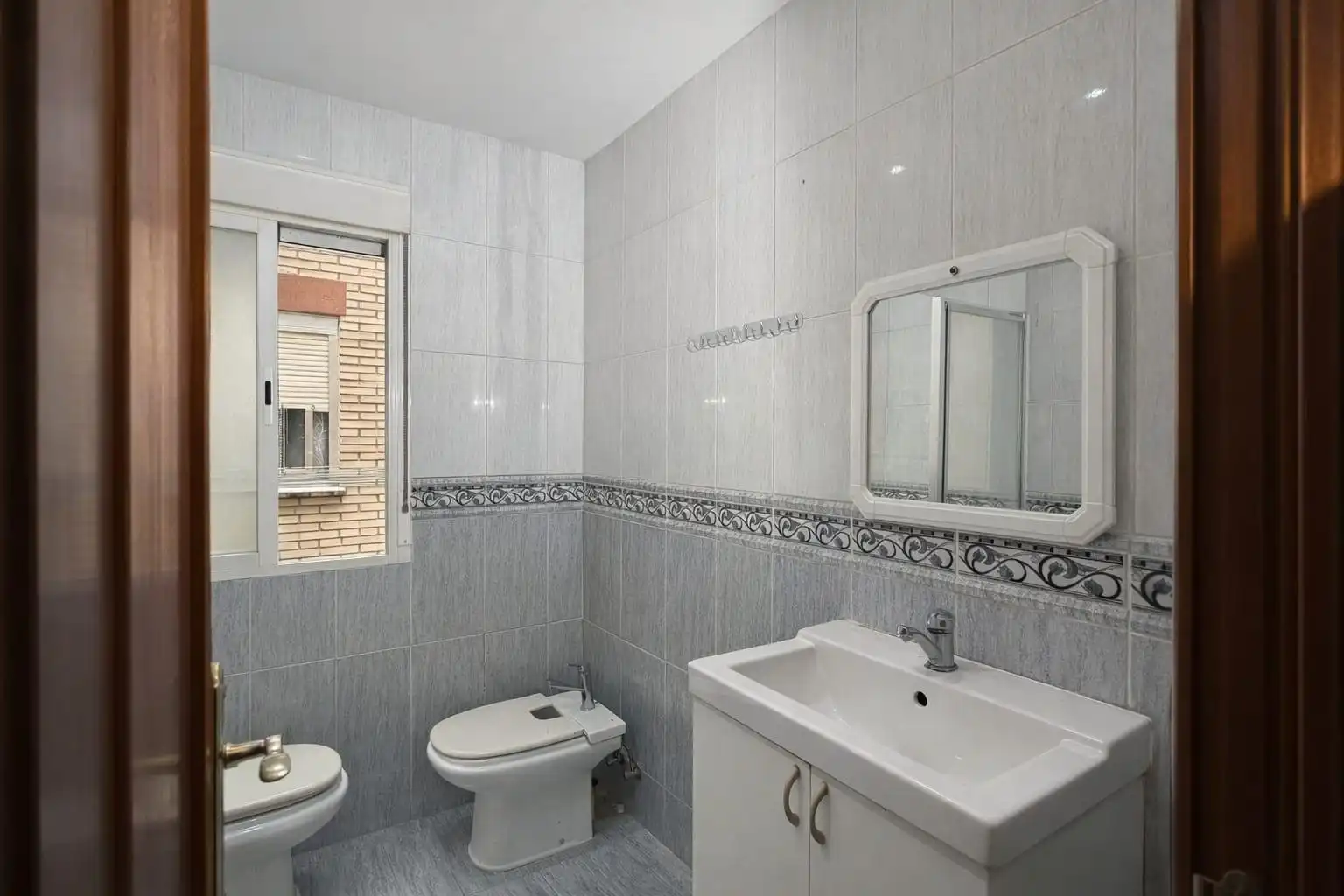 Baño de Piso en venta en Parla con Calefacción y Terraza