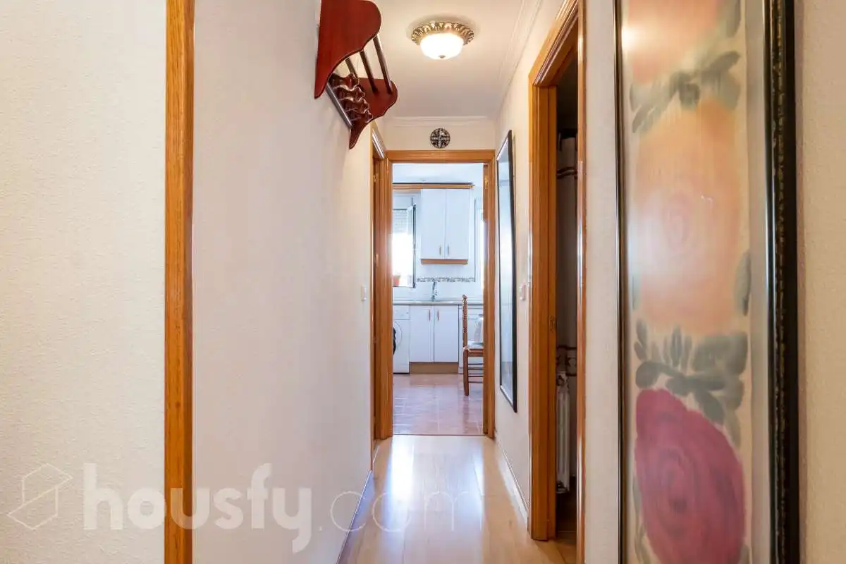 Flat for rent in Madrid  with Air Conditioner, Heating and Furnished