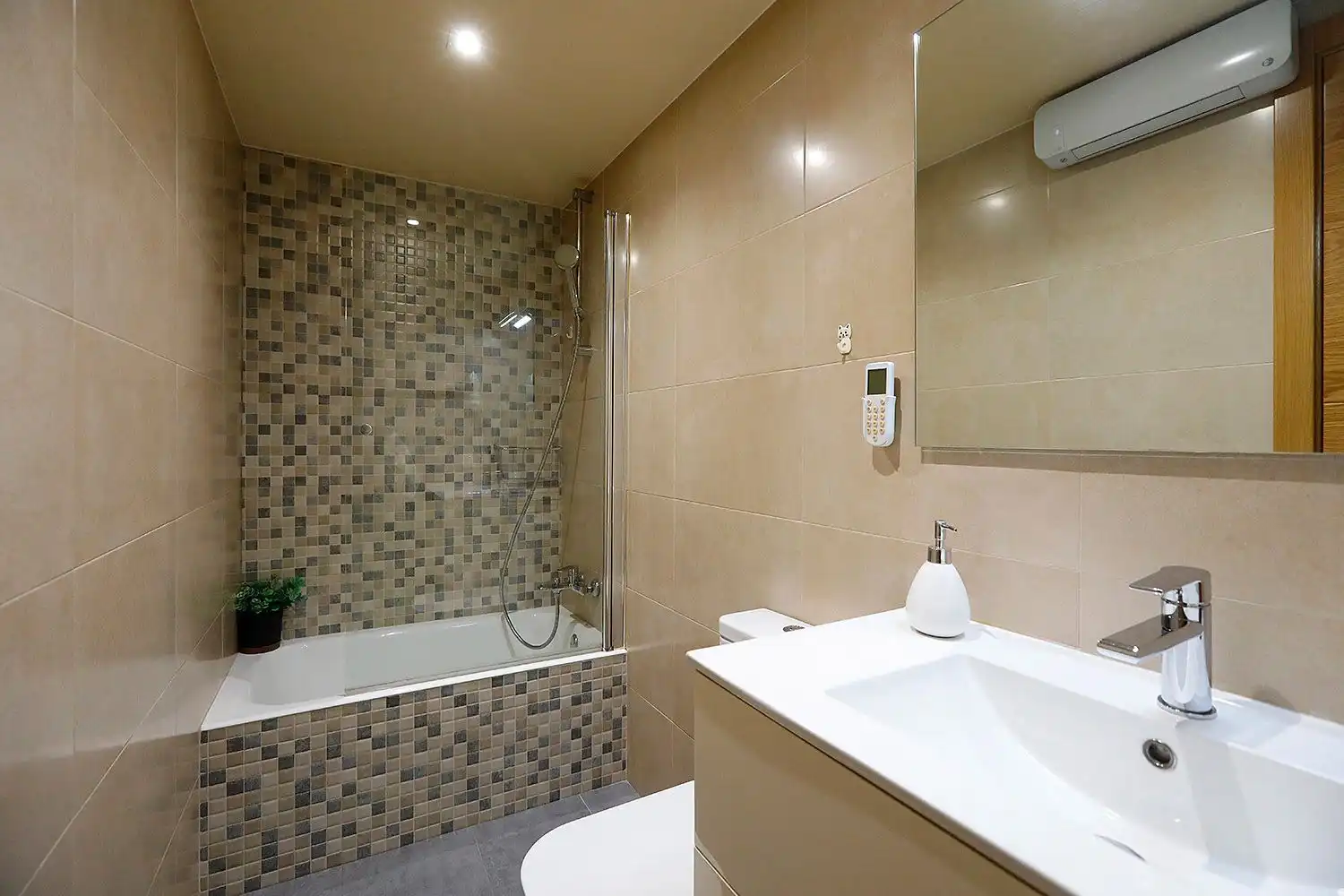 Badezimmer von Wohnung zum Verkauf in Irun  mit Heizung und Terrasse