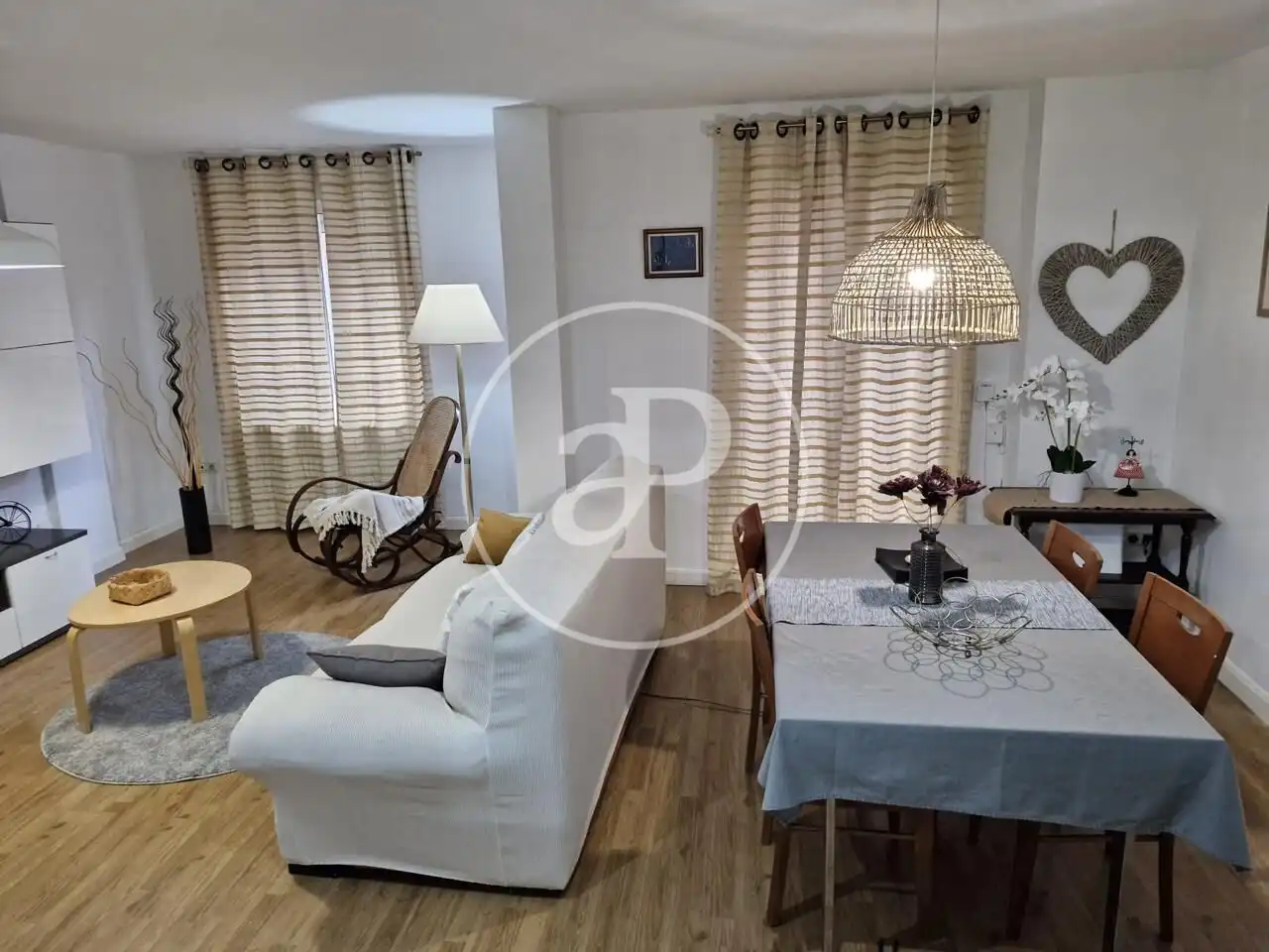 Sala d'estar de Pis de lloguer en Valencia amb Aire condicionat, Calefacció i Moblat