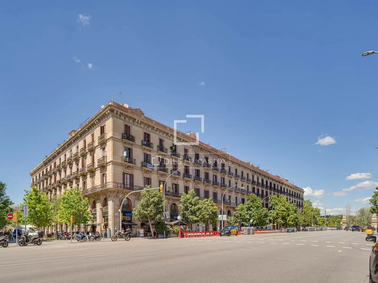 Vista exterior de Pis en venda en Barcelona amb Aire condicionat i Balcó