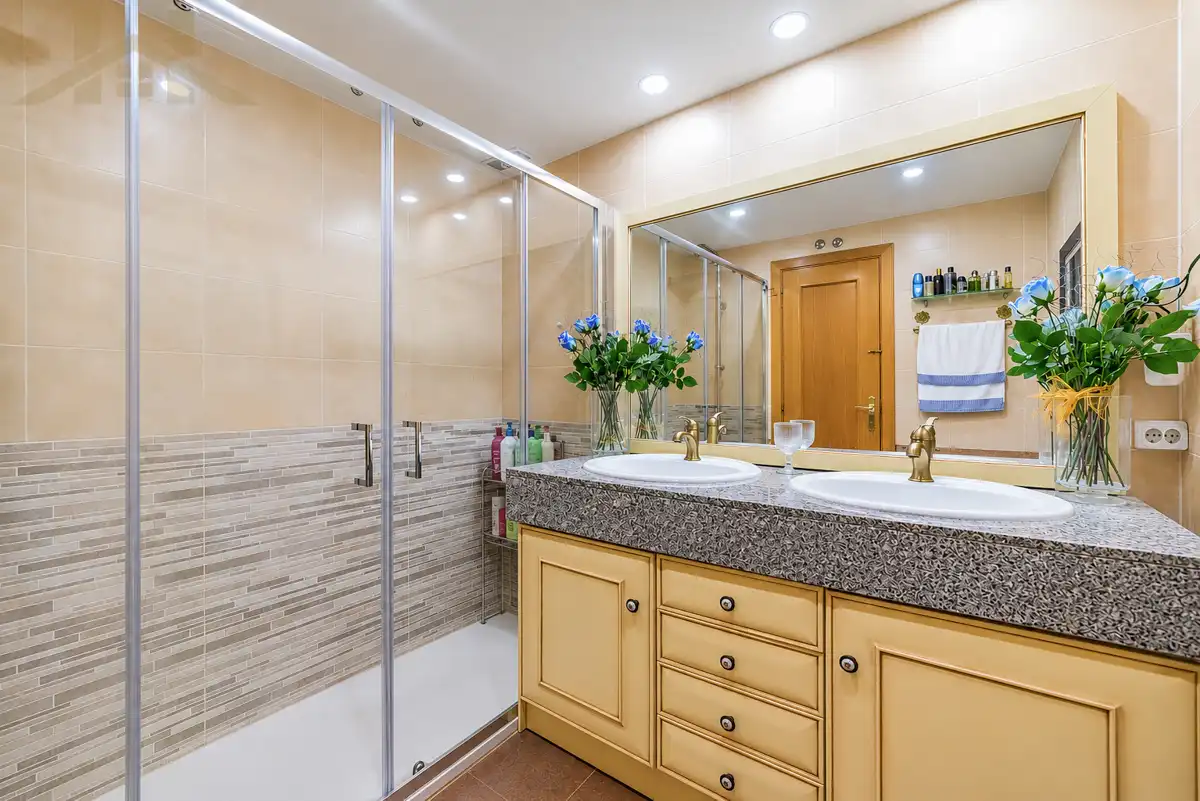 Baño de Casa o chalet en venta en Mejorada del Campo con Aire acondicionado, Calefacción y Jardín privado