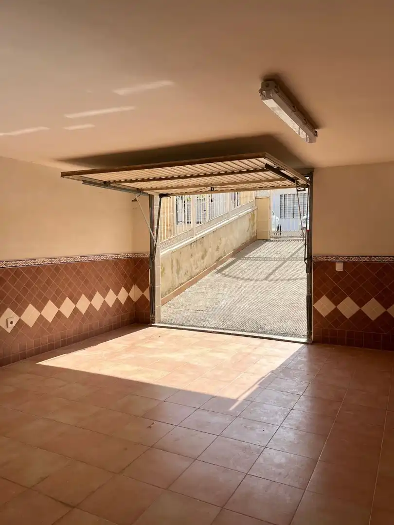 Parking de Casa adosada en venta en Ciudad Real con Aire acondicionado, Calefacción y Terraza