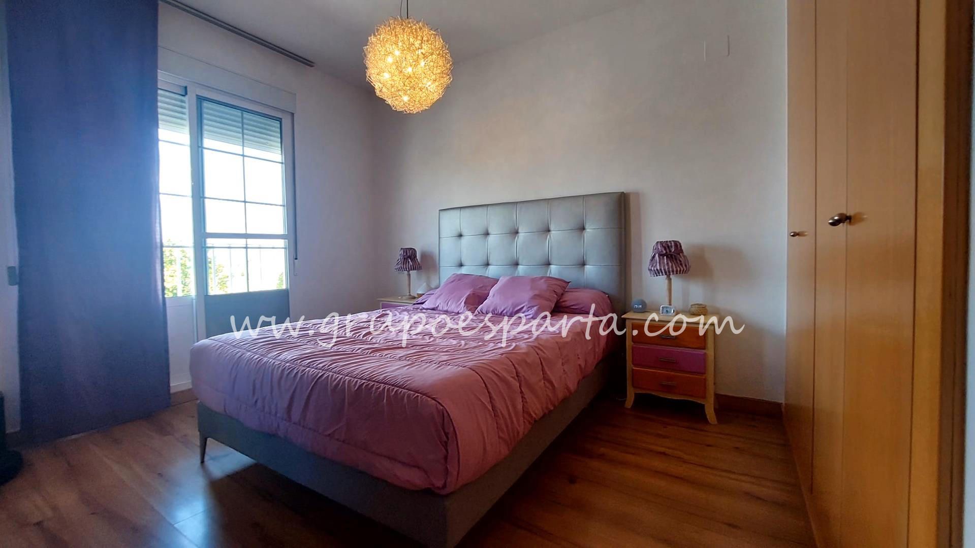 Dormitori de Casa adosada en venda en Gerena amb Aire condicionat, Parquet i Terrassa