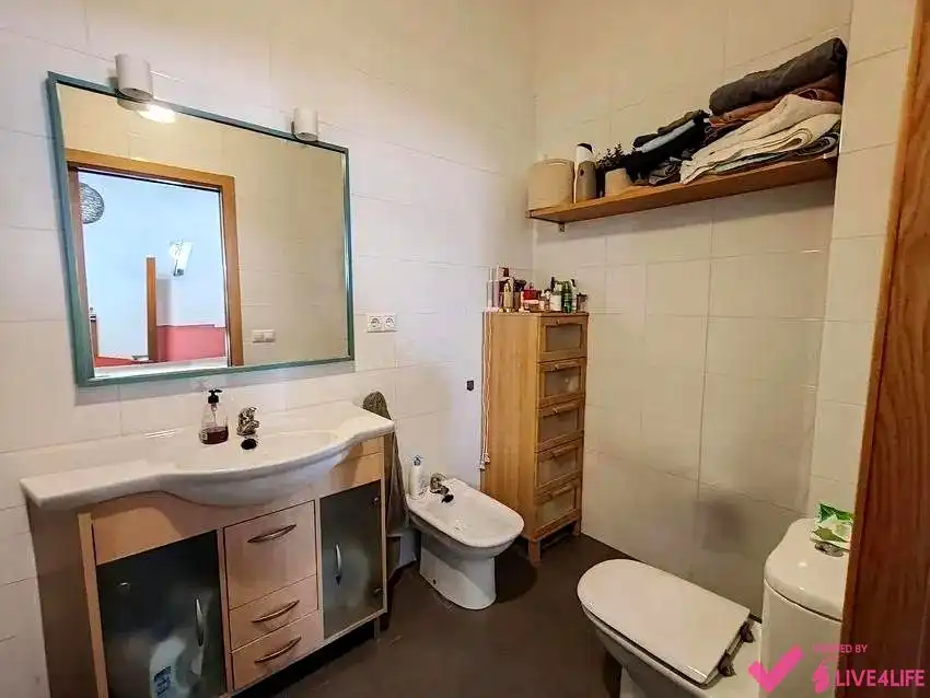 Badezimmer von Wohnung zur Miete in Valencia mit Klimaanlage, Terrasse und Möbliert