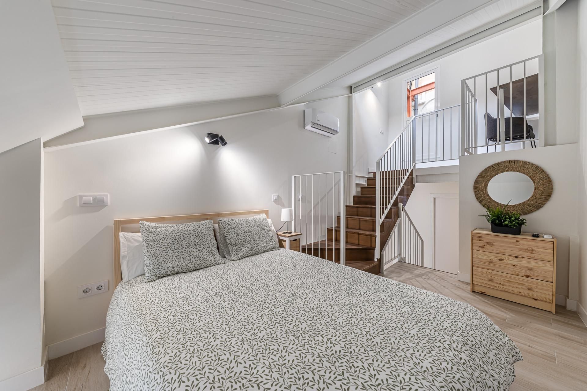 Bedroom of Duplex to rent in  Madrid Capital  with Air Conditioner and Heating