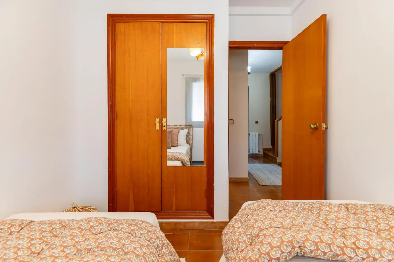 Habitación de Casa adosada en venta en Paterna con Calefacción, Jardín privado y Terraza