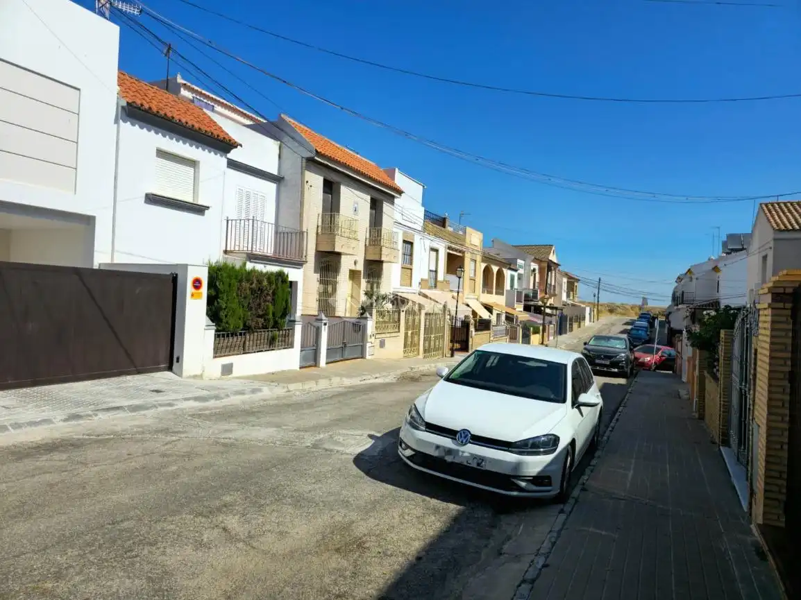 Vista exterior de Casa adosada en venta en Morón de la Frontera con Aire acondicionado