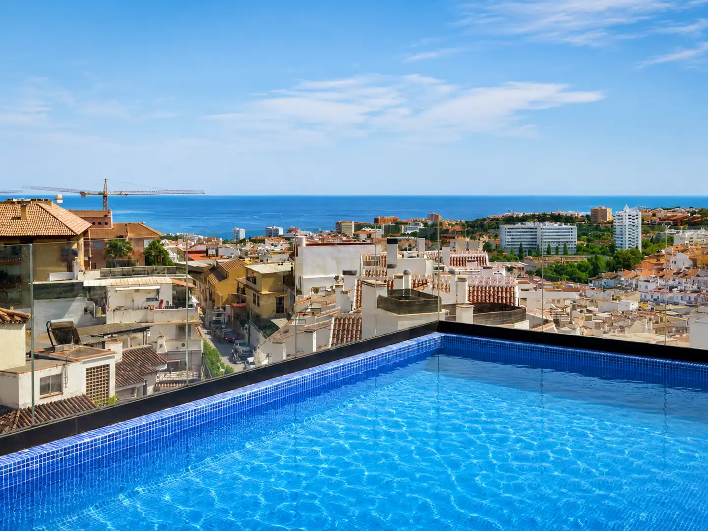 Schwimmbecken von Wohnungen zur Miete in Benalmádena mit Klimaanlage, Waschmaschine und Gemeinschaftspool