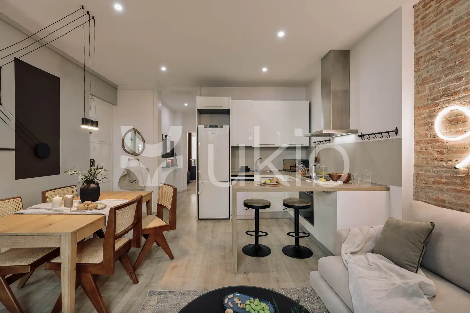 Cuina de Apartament de lloguer en Barcelona amb Aire condicionat, Calefacció i Moblat