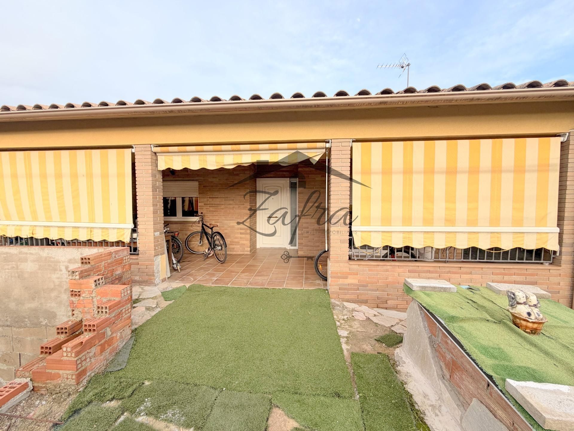 Vista exterior de Casa o xalet en venda en Vidreres amb Calefacció, Jardí privat i Terrassa