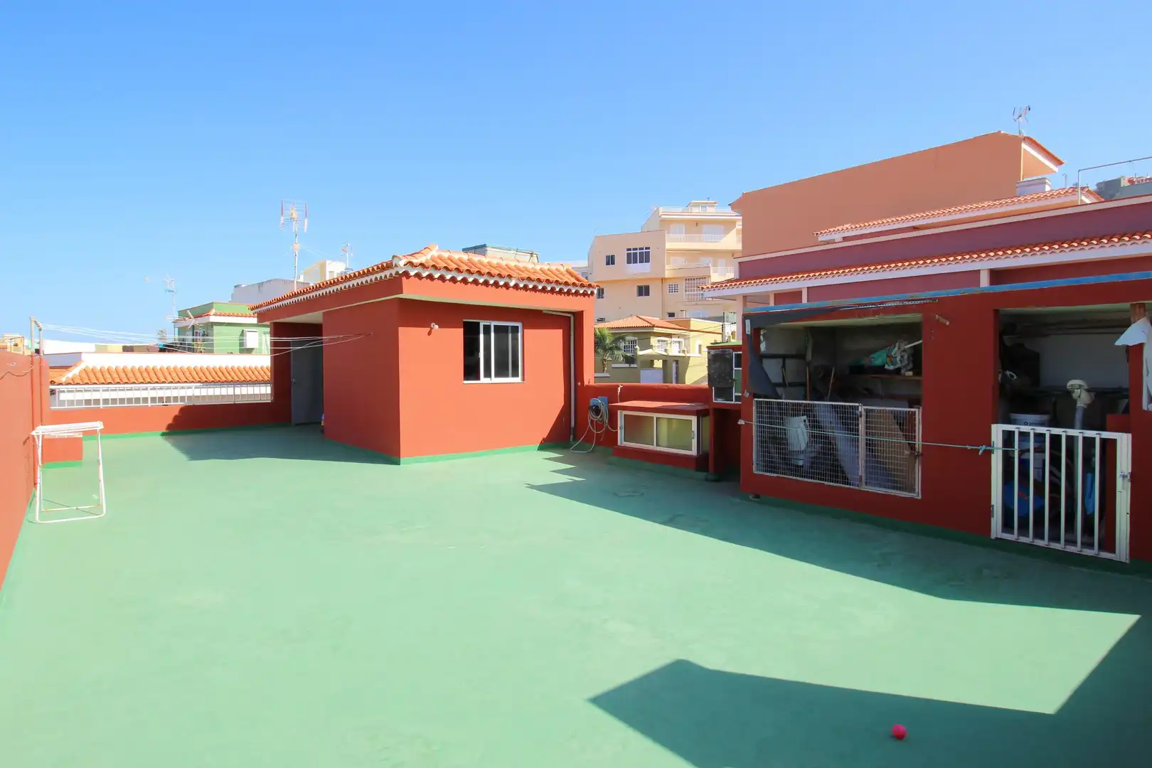 Vista exterior de Casa o chalet en venta en Santa Úrsula con Terraza, Trastero y Amueblado