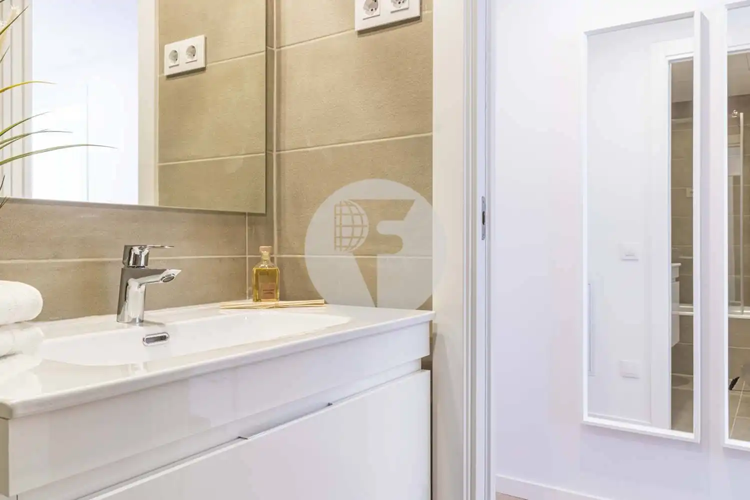 Baño de Piso de alquiler en L'Hospitalet de Llobregat con Aire acondicionado, Calefacción y Terraza