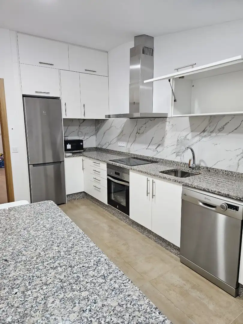 Kitchen of Flat for rent in Santiago de Compostela   with Heating, Furnished and Oven