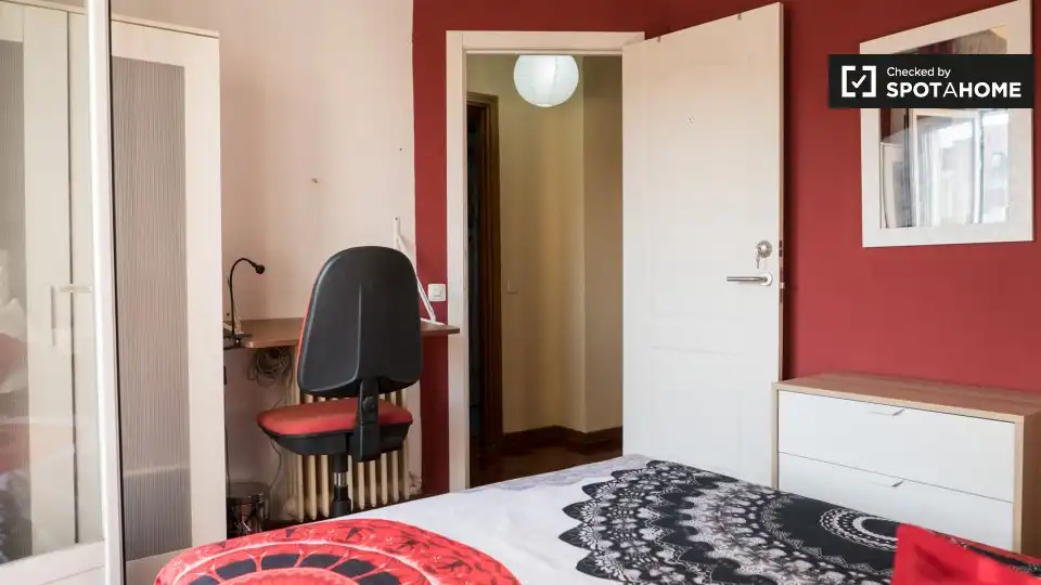 Habitación de Piso de alquiler en Alcalá de Henares con Aire acondicionado, Calefacción y Amueblado