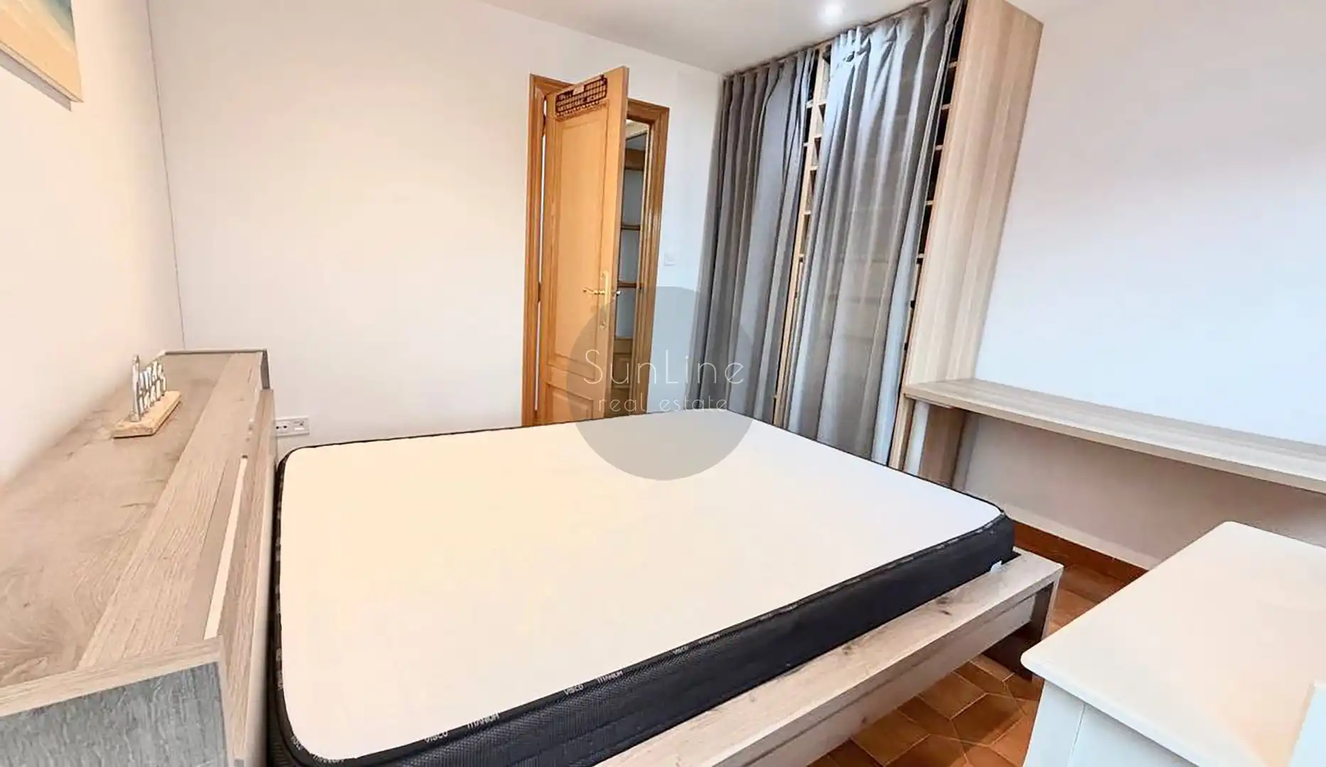 Bedroom of Flat for rent in Valencia  with Air Conditioner, Furnished and Balcony