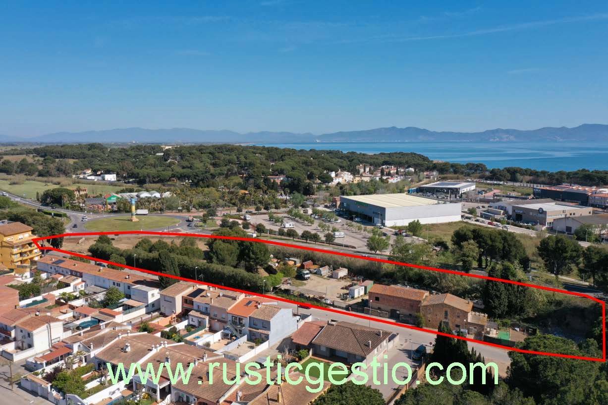 Finca rústica en venda en L'Escala amb Jardí privat