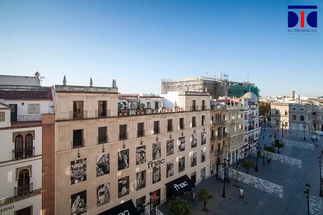 Außenansicht von Wohnung zur Miete in Sevilla mit Klimaanlage, Heizung und Parkett