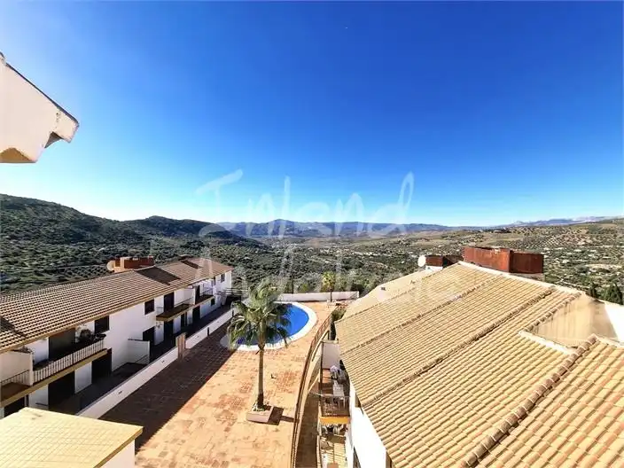 Apartament amb piscina en venda a Alcaucín