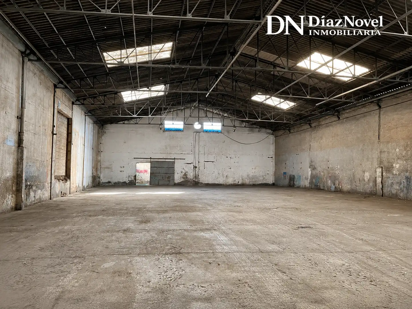 Vista exterior de Nave industrial de alquiler en Málaga con Alarma