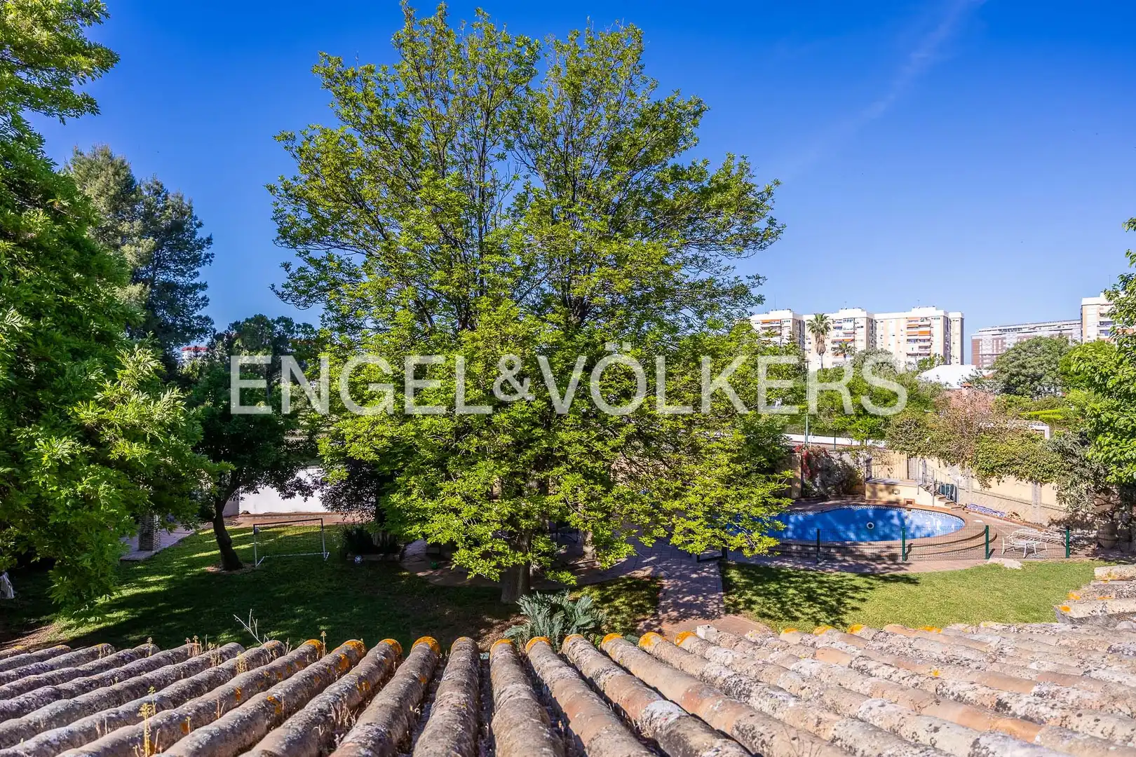 Houses for sale in Sevilla  with Air Conditioner, Heating and Private garden