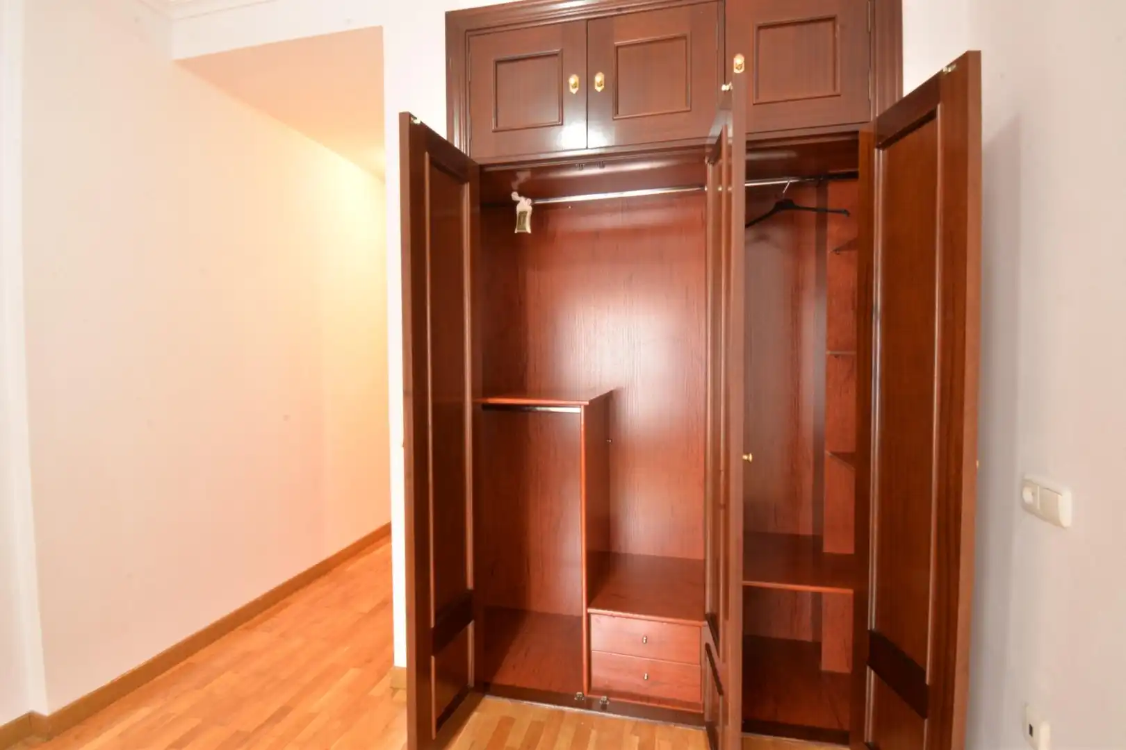 Habitación de Piso en venta en Oviedo  con Calefacción y Trastero