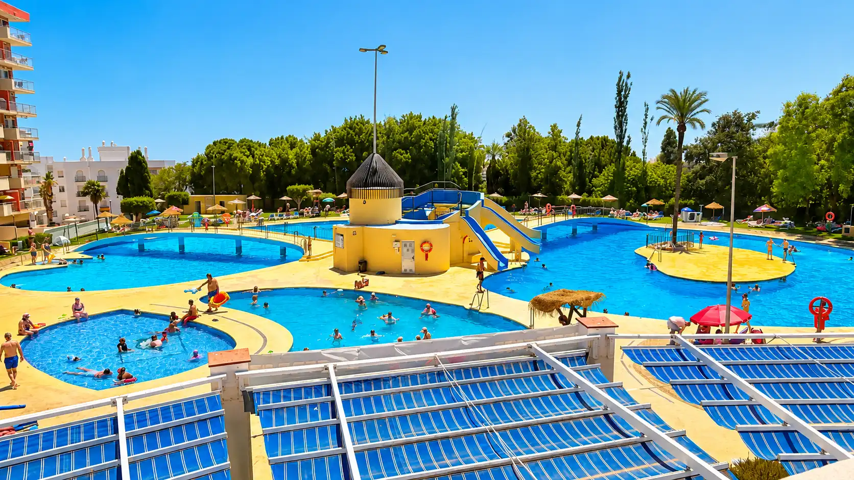 Schwimmbecken von Wohnung zum Verkauf in Benalmádena mit Klimaanlage, Parkett und Terrasse