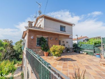 Chalet con balcón en venta en Carrer Mare de Déu del Coll