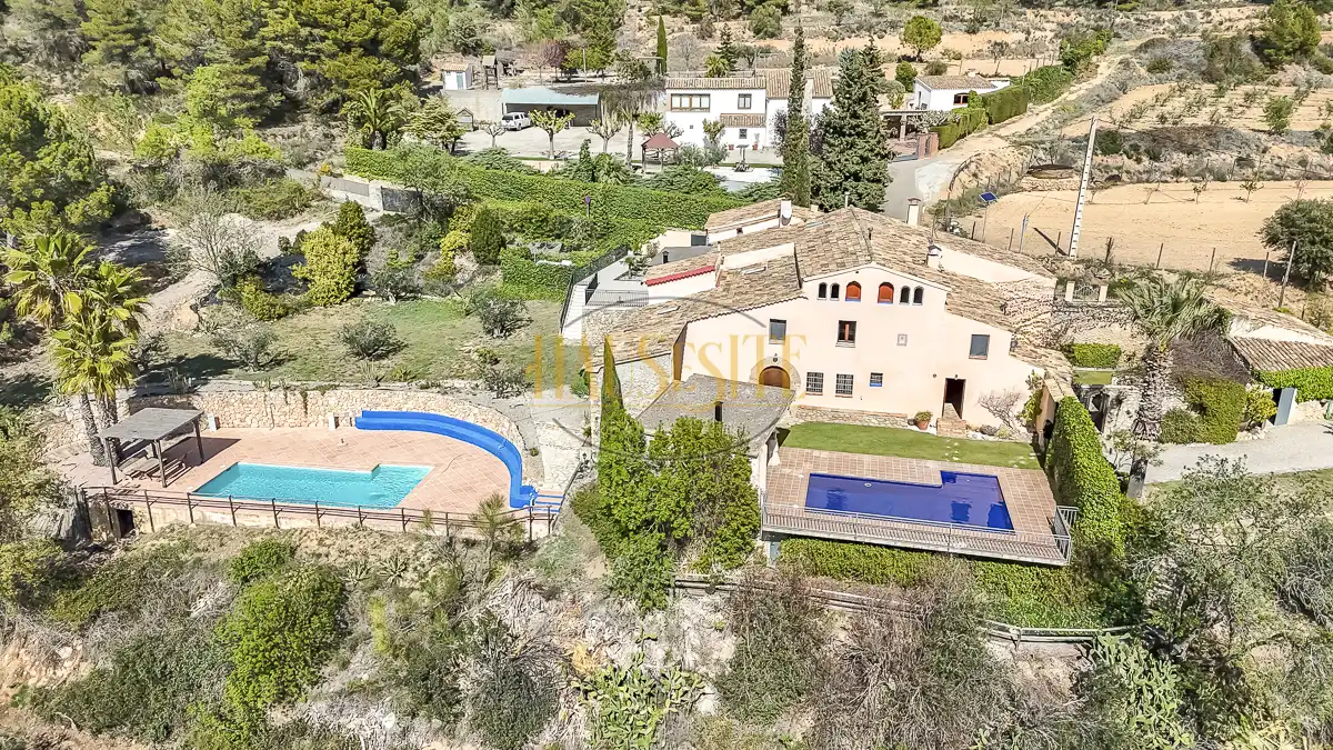 Casa rústica amb terrassa en venda a Torrelles de Foix