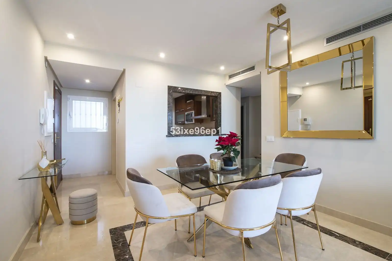 Menjador de Apartament en venda en Benahavís amb Traster, Moblat i Piscina comunitària