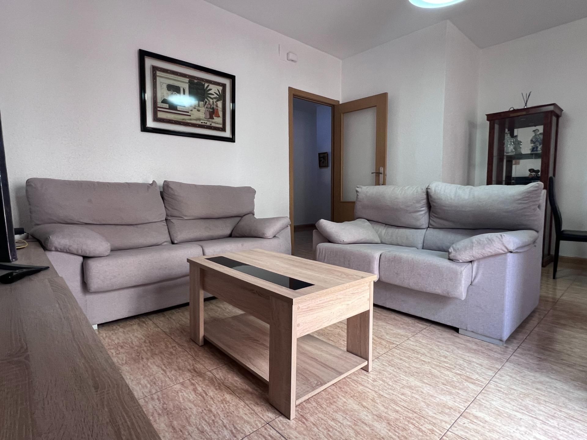 Sala d'estar de Pis de lloguer en Don Benito amb Aire condicionat, Jardí privat i Terrassa