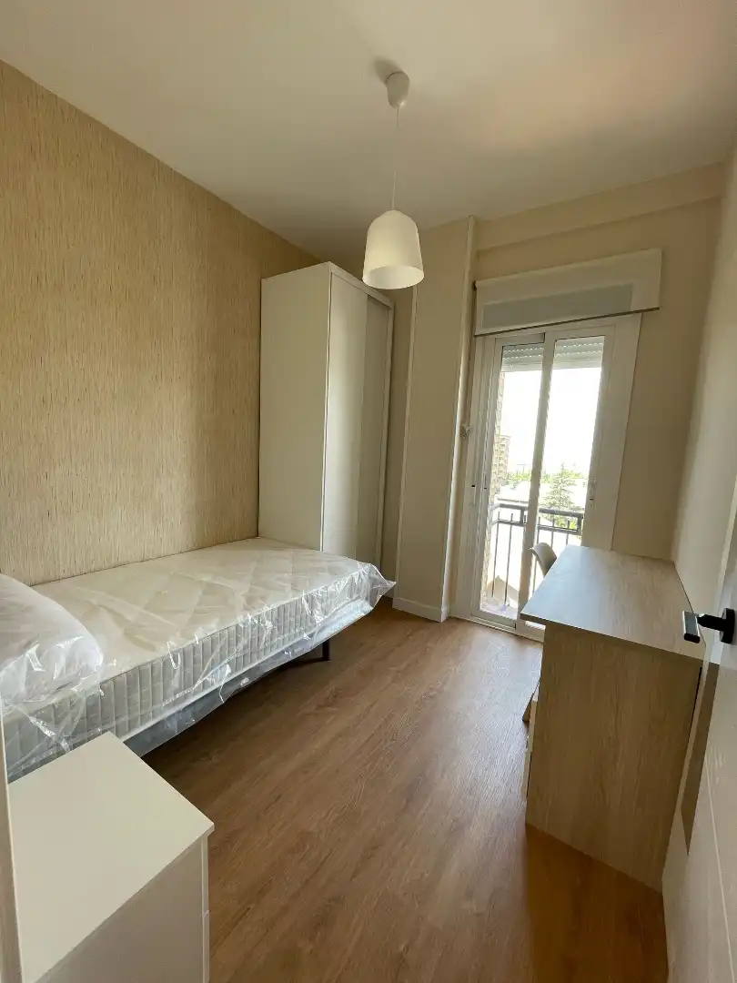 Bedroom of Flat for rent in Granada  with Air Conditioner, Heating and Parquet flooring