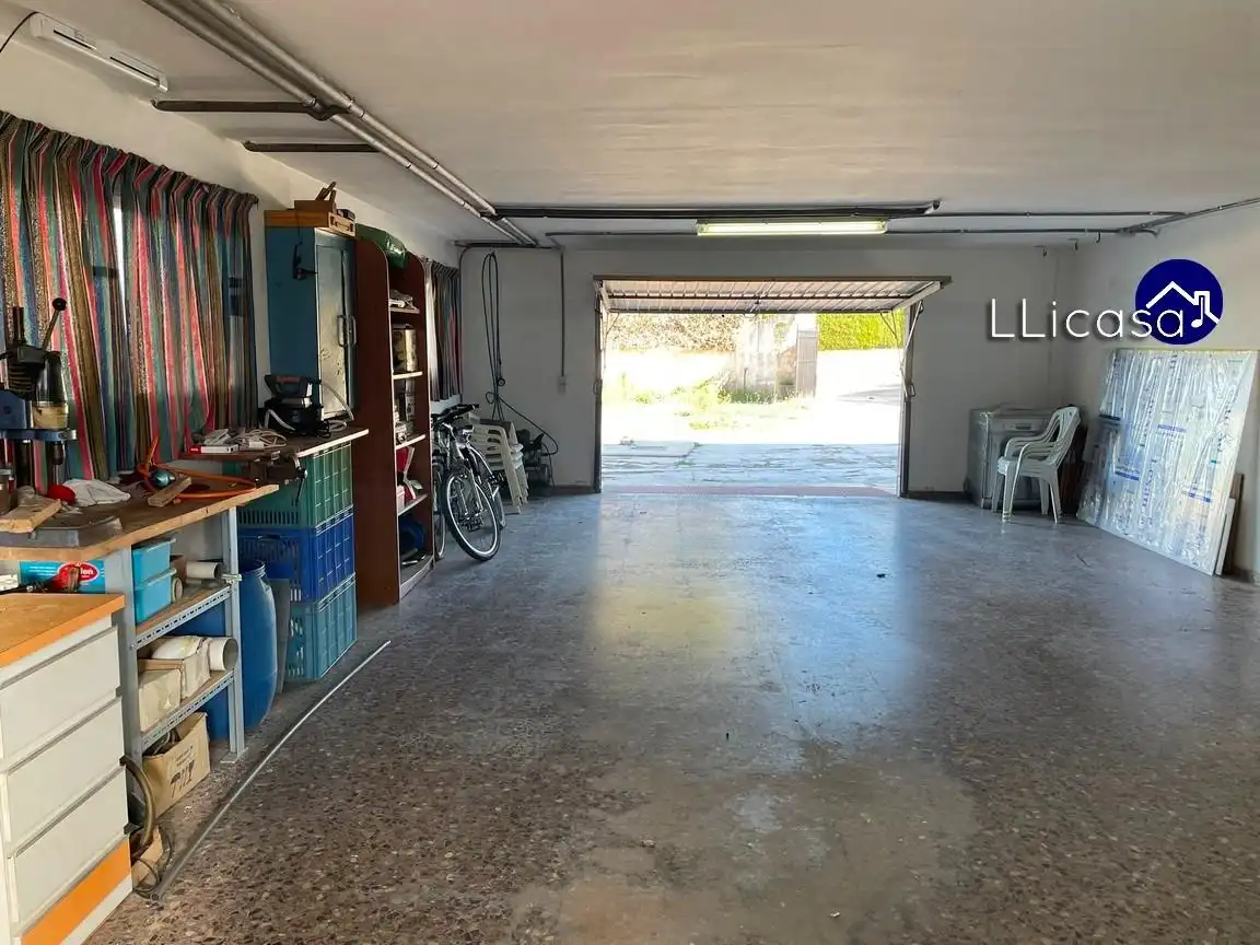 Parking de Casa o chalet en venta en La Pobla de Vallbona con Calefacción, Jardín privado y Terraza