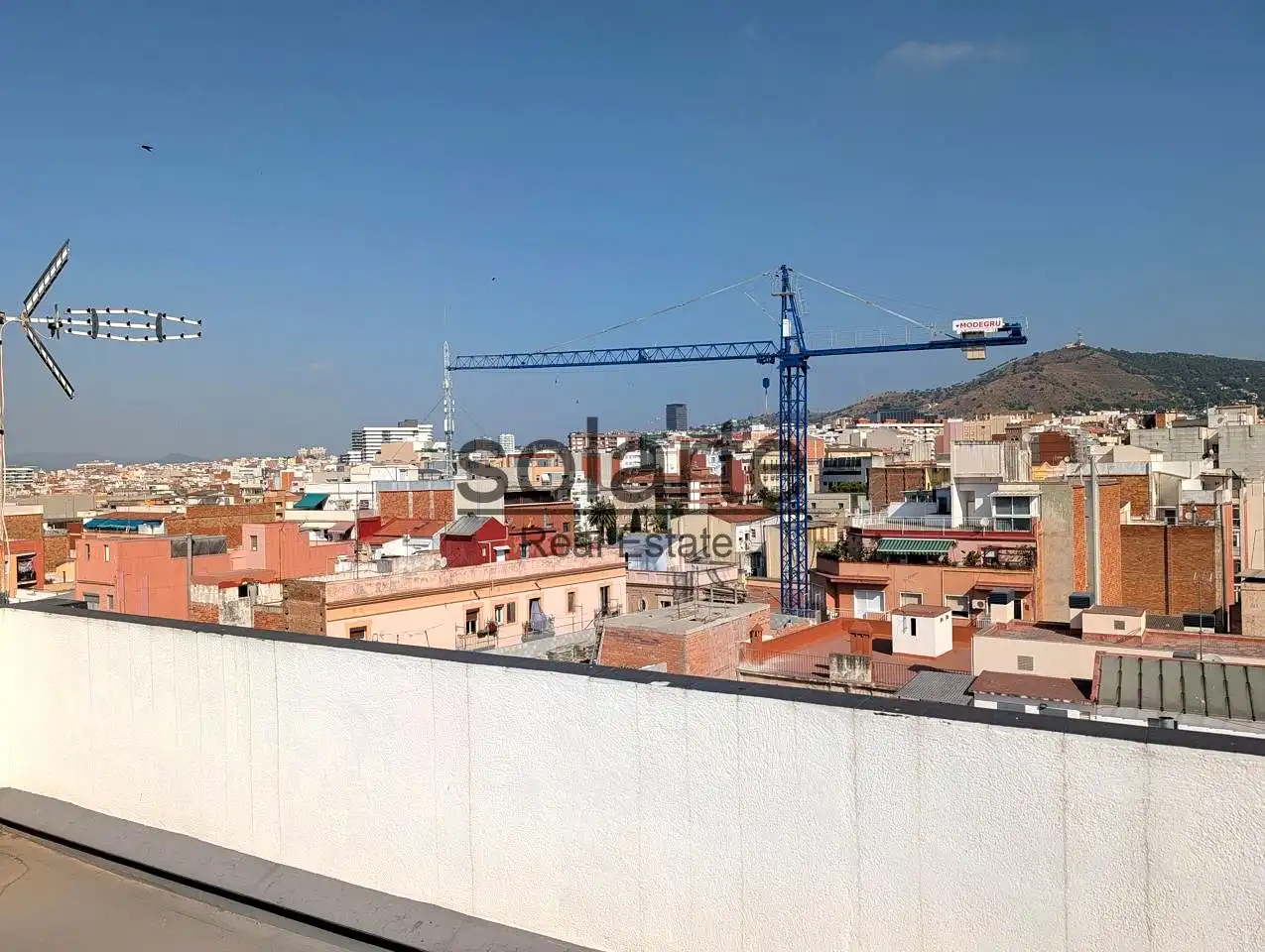 Vista exterior de Edificio en venta en L'Hospitalet de Llobregat