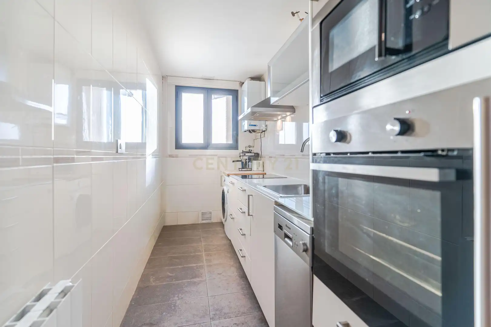 Cuina de Apartament en venda en Granada amb Aire condicionat, Traster i Piscina