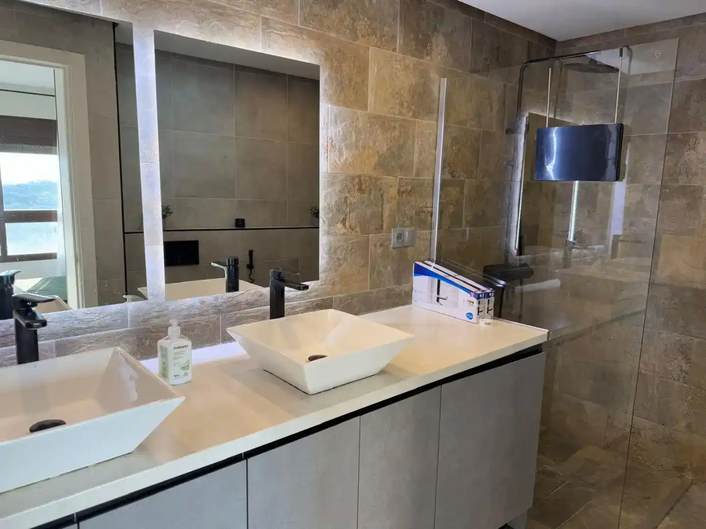 Badezimmer von Wohnung zur Miete in Marbella mit Klimaanlage, Schwimmbad und Möbliert