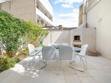 Terraced house with balcony for sale in Pollença Poble