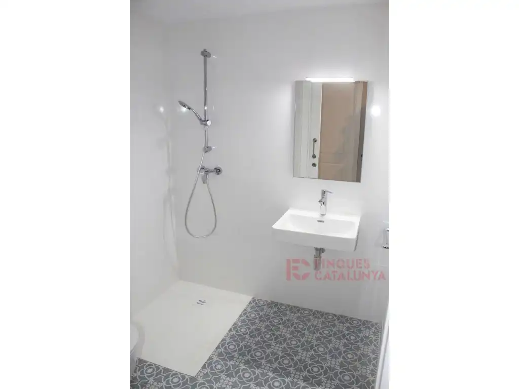 Baño de Dúplex en venta en Girona con Aire acondicionado