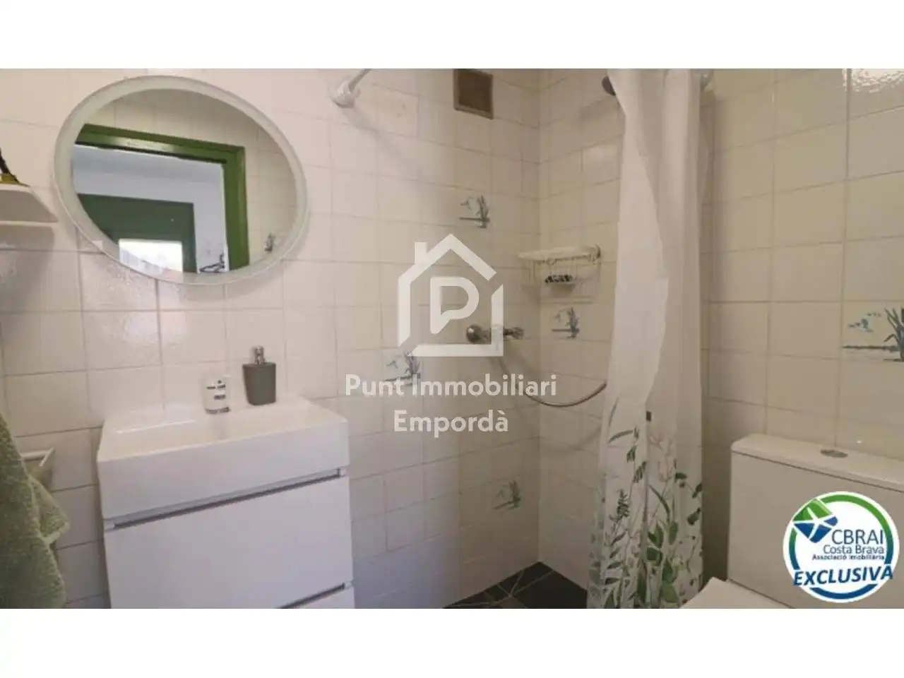 Badezimmer von Wohnung zum Verkauf in Empuriabrava mit Parkett, Terrasse und Möbliert