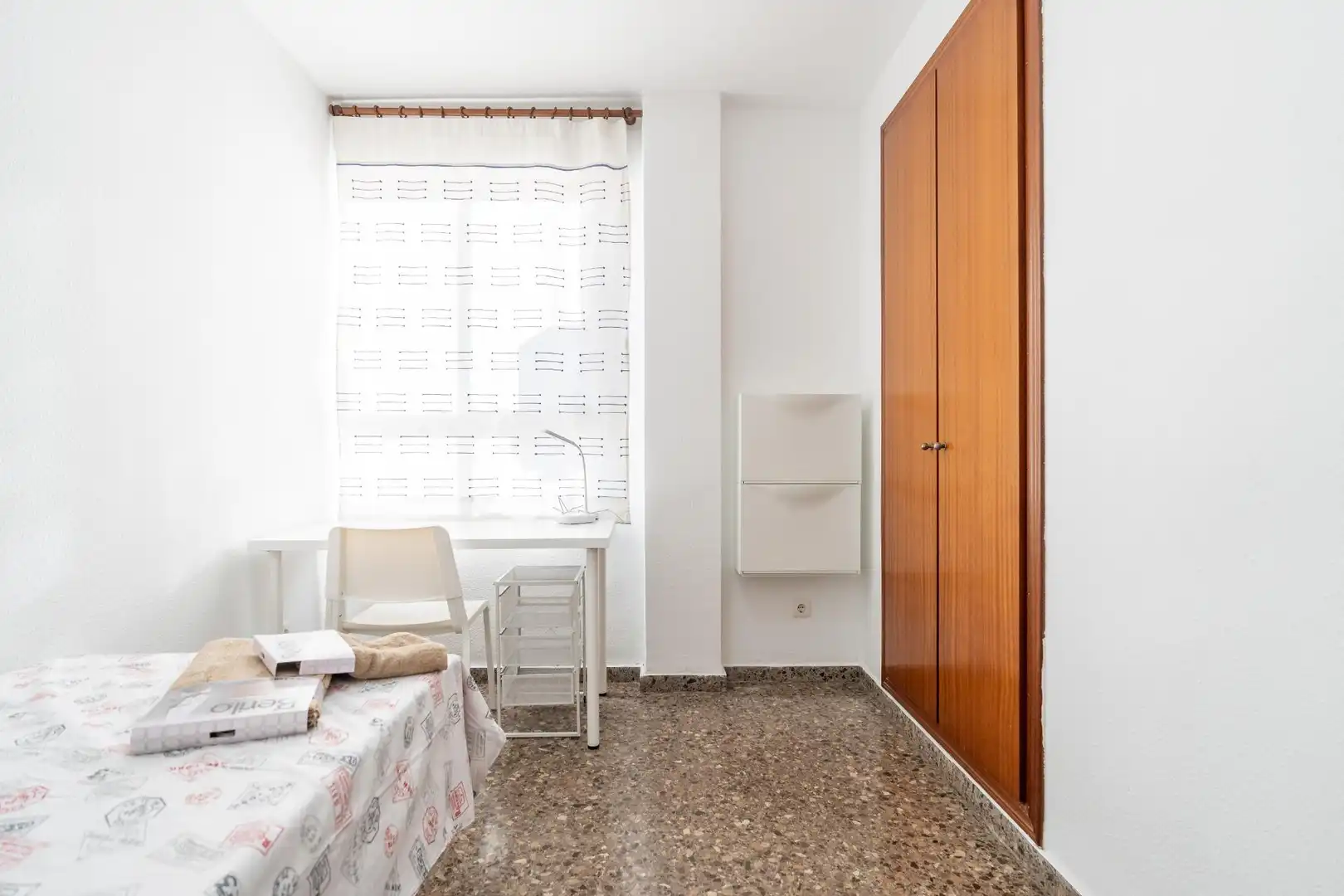 Habitación de Piso de alquiler en Valencia con Aire acondicionado, Calefacción y Amueblado