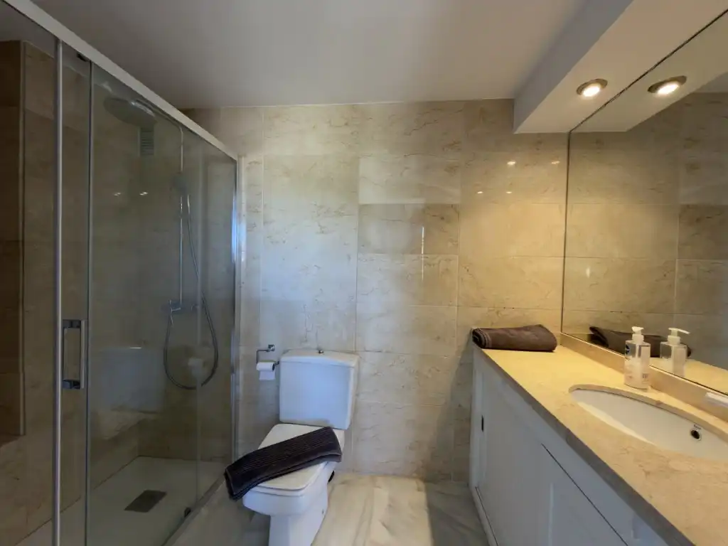 Badezimmer von Wohnungen zur Miete in Calvià mit Klimaanlage, Terrasse und Schwimmbad