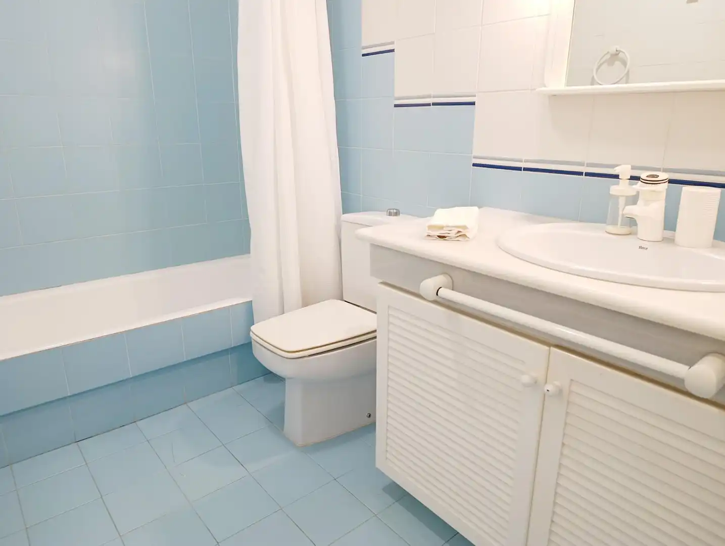 Baño de Dúplex de alquiler en Dénia con Aire acondicionado, Calefacción y Jardín privado