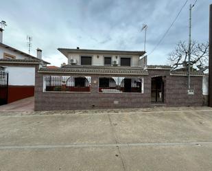 Vista exterior de Casa adosada en venda en Villa del Campo amb Aire condicionat i Traster